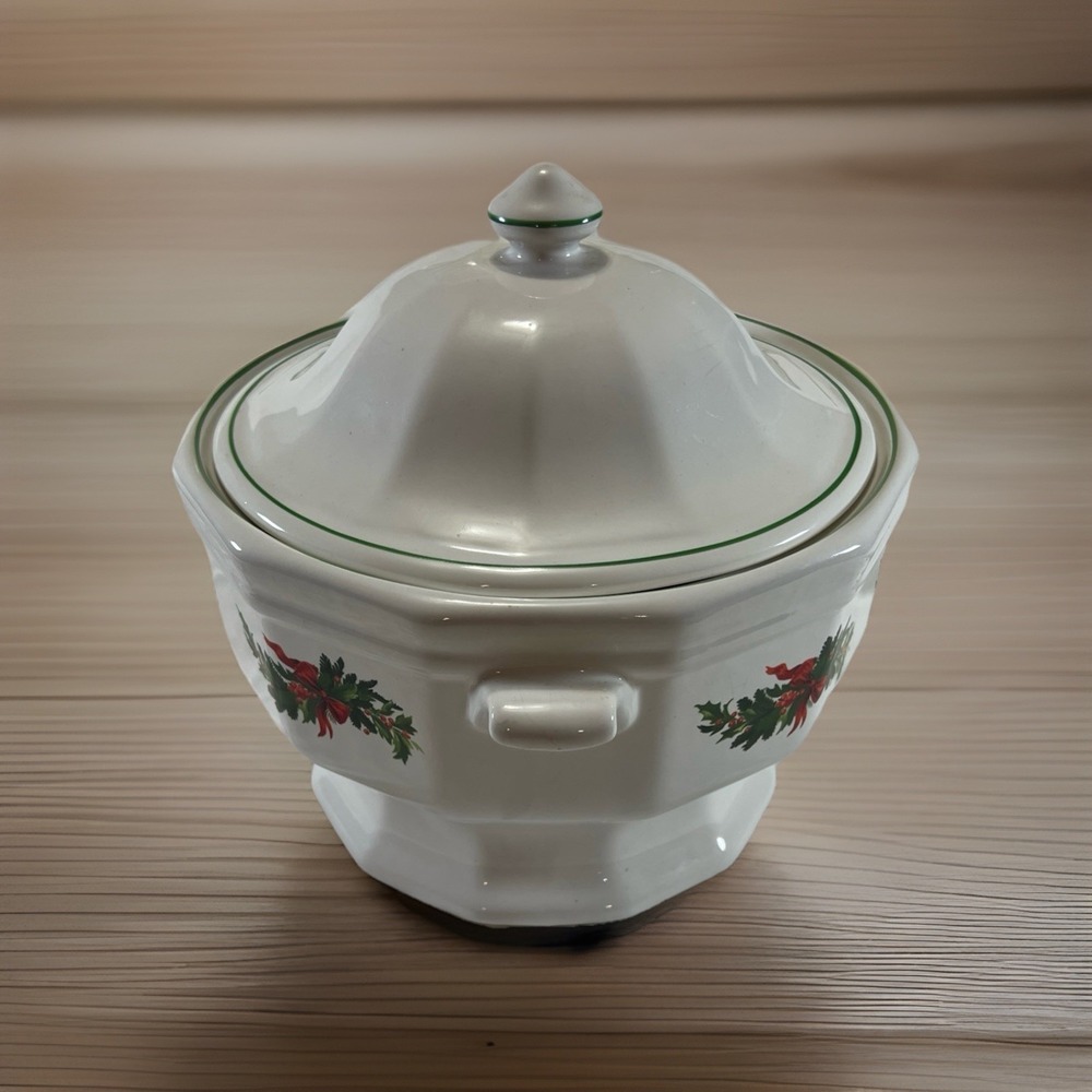 Pfaltzgraff Holiday Heritage Soup Tureen w Lid Christmas Holly Ribbon Green Trim
